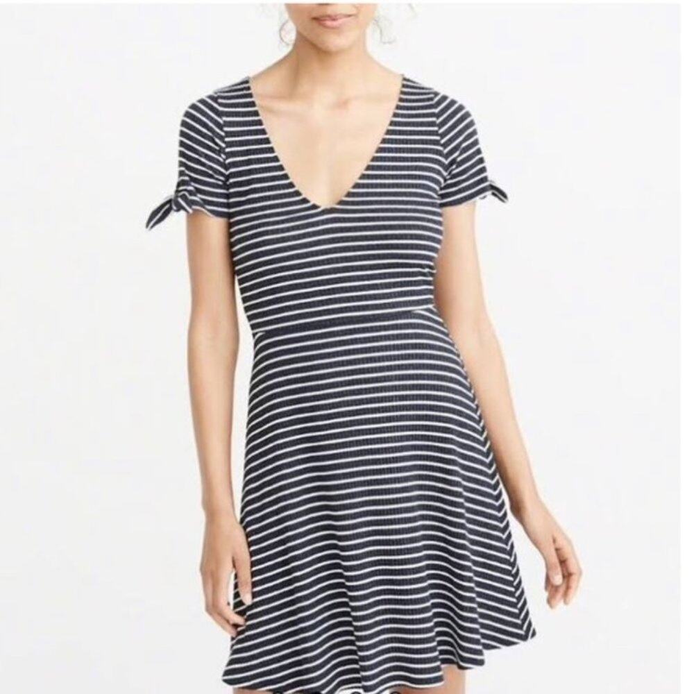 NWT Abercrombie & Fitch Striped Skater Dress with Ties Navy and White K0201